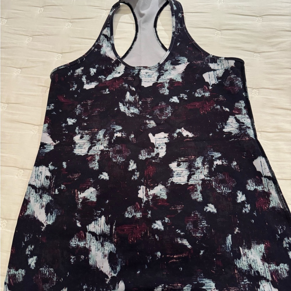 Lululemon workout in spandex; heavier material & good stretch. Multi-colored.